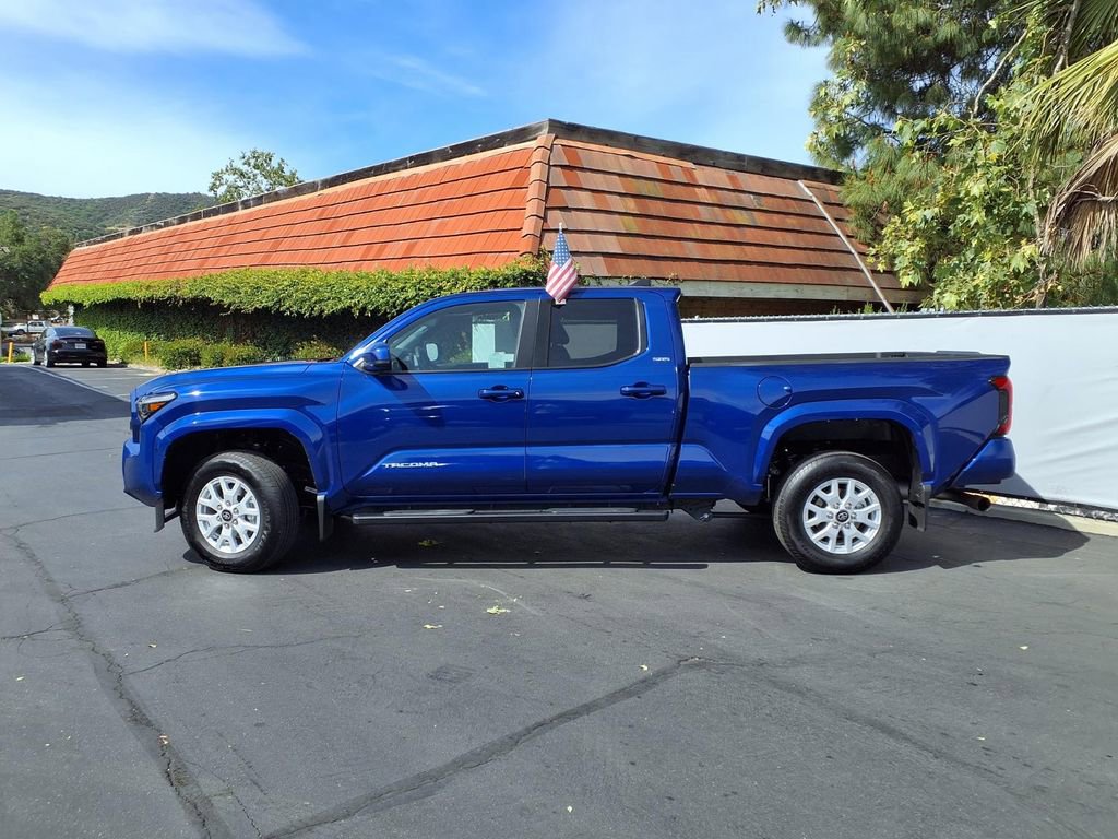 Certified 2025 Toyota Tacoma SR5 AWD/4WD image 3