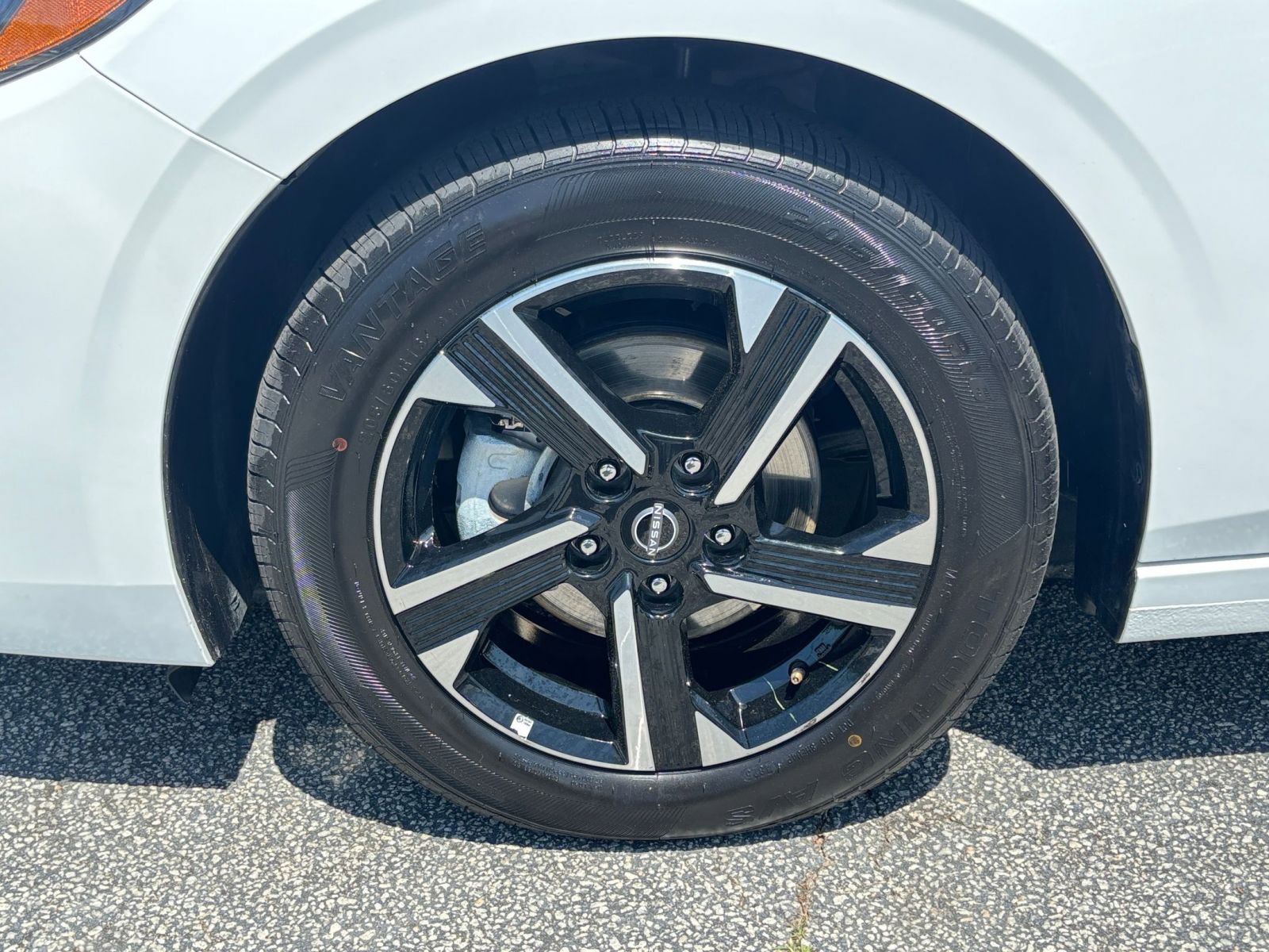 Used 2025 Nissan Sentra SV FWD image 30