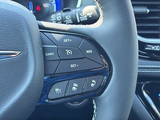 New 2026 Chrysler Pacifica Limited FWD image 28