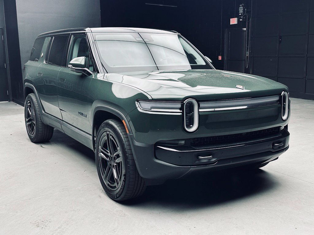 Used 2026 Rivian R1S Premium Quad AWD/4WD image 10