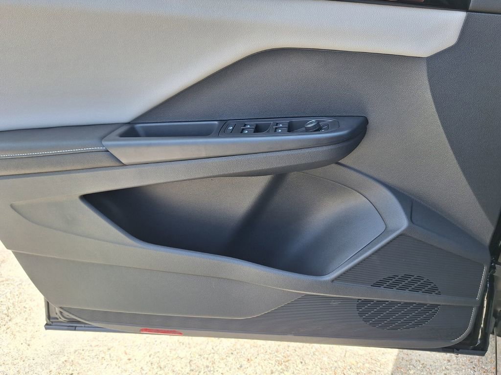 New 2026 Volkswagen Taos S image 19