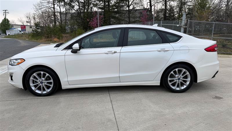 Used 2020 Ford Fusion SE FWD image 2