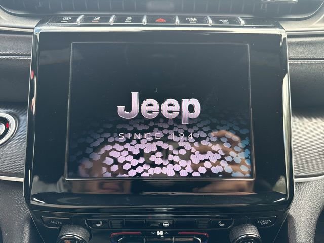 Used 2025 Jeep Grand Cherokee Altitude AWD/4WD image 23