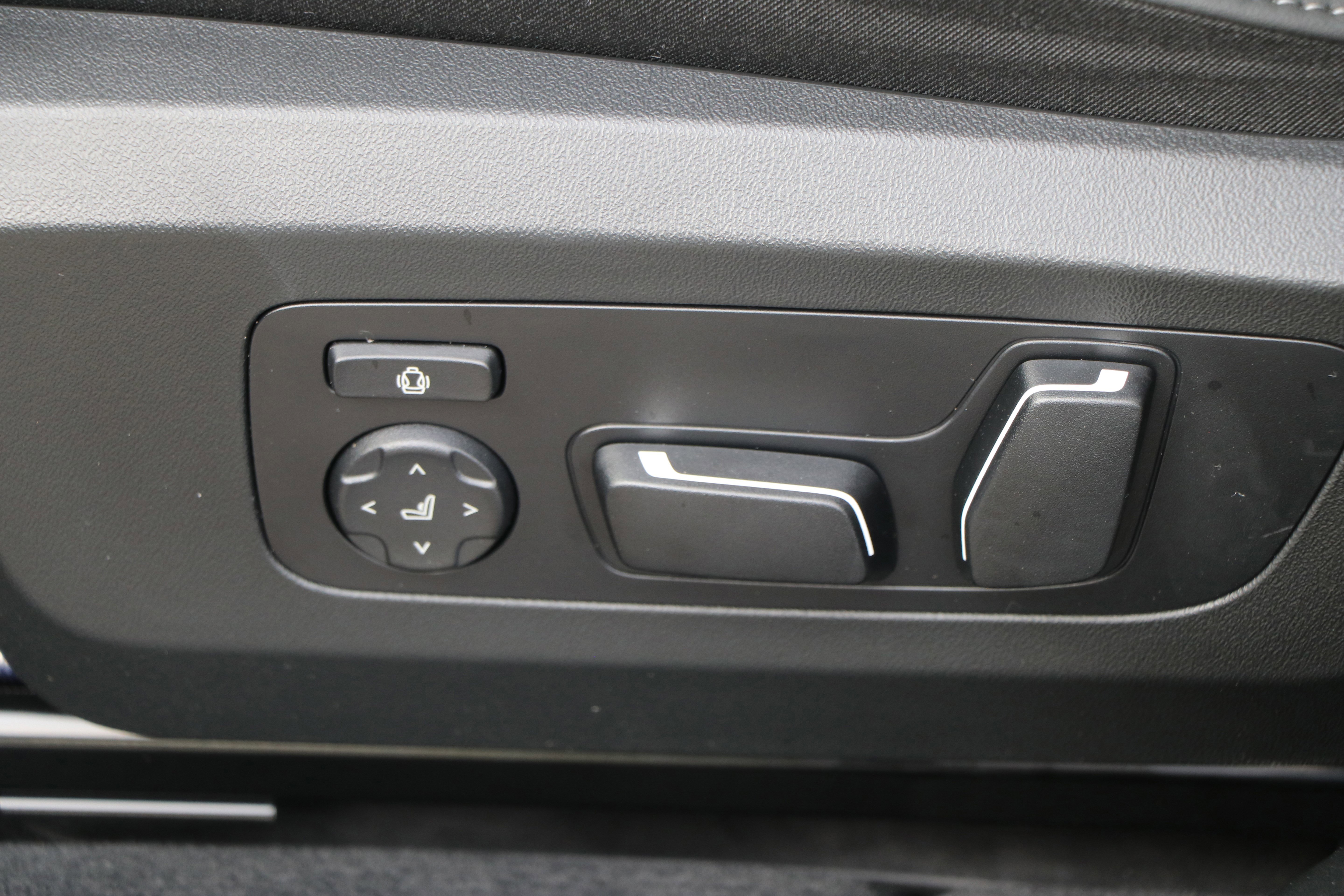 Certified 2025 BMW X3 xDrive30i w/ Premium Package image 21