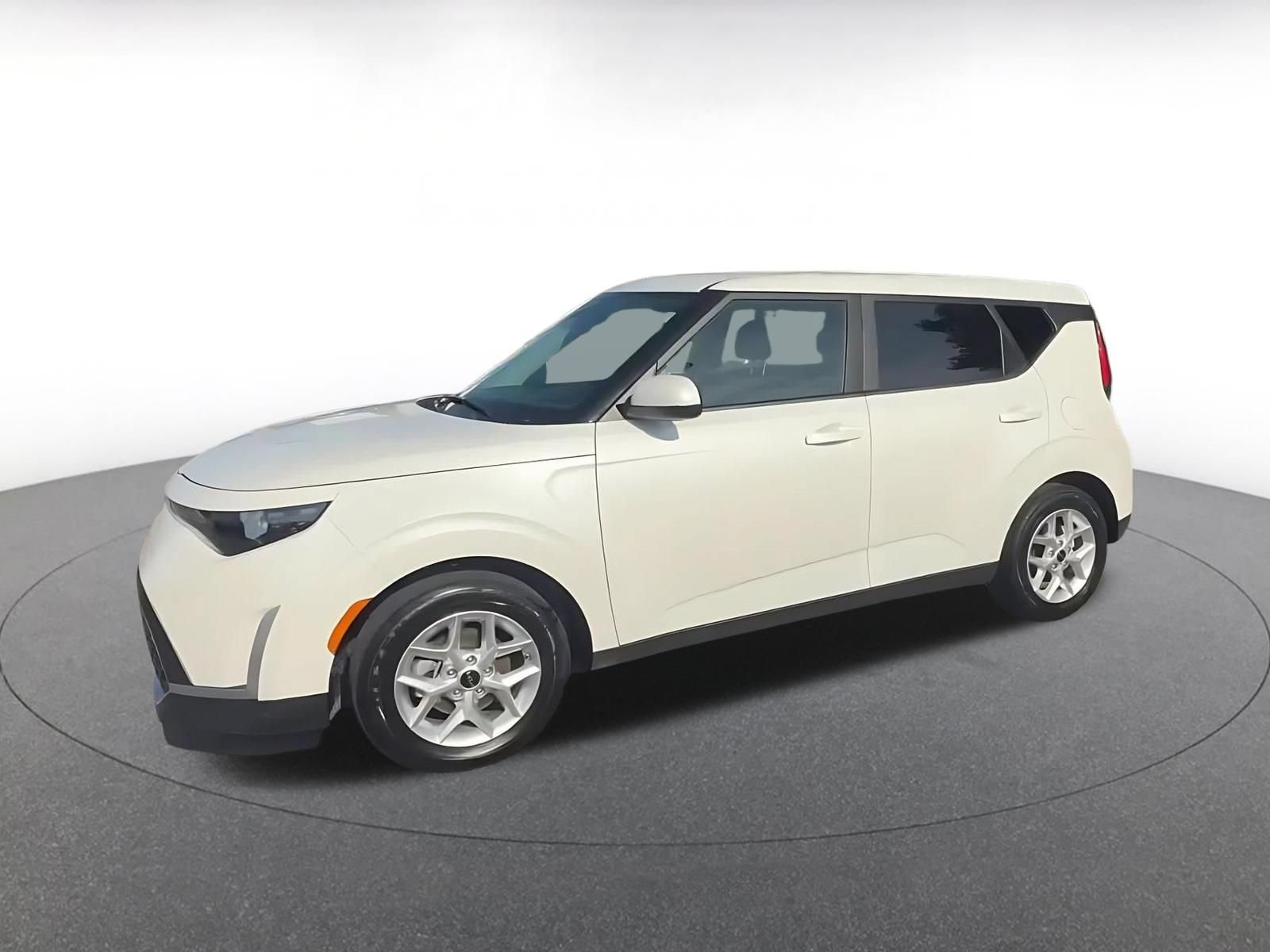 Used 2025 Kia Soul LX w/ LX Technology Package FWD image 8