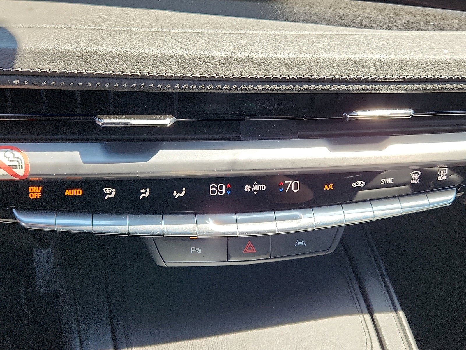 Used 2025 Cadillac XT4 Premium Luxury AWD/4WD image 16