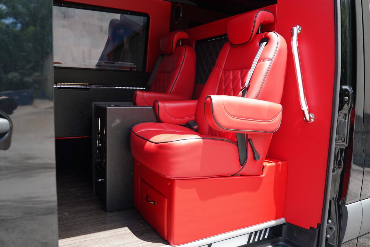 Used 2021 Mercedes-Benz Sprinter 3500 image 32
