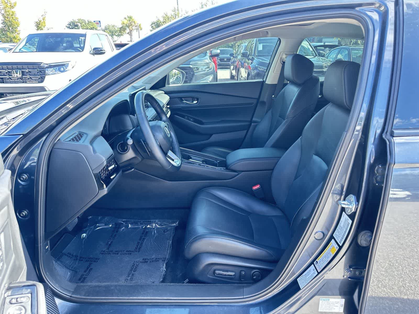 Used 2023 Honda Accord Touring image 2