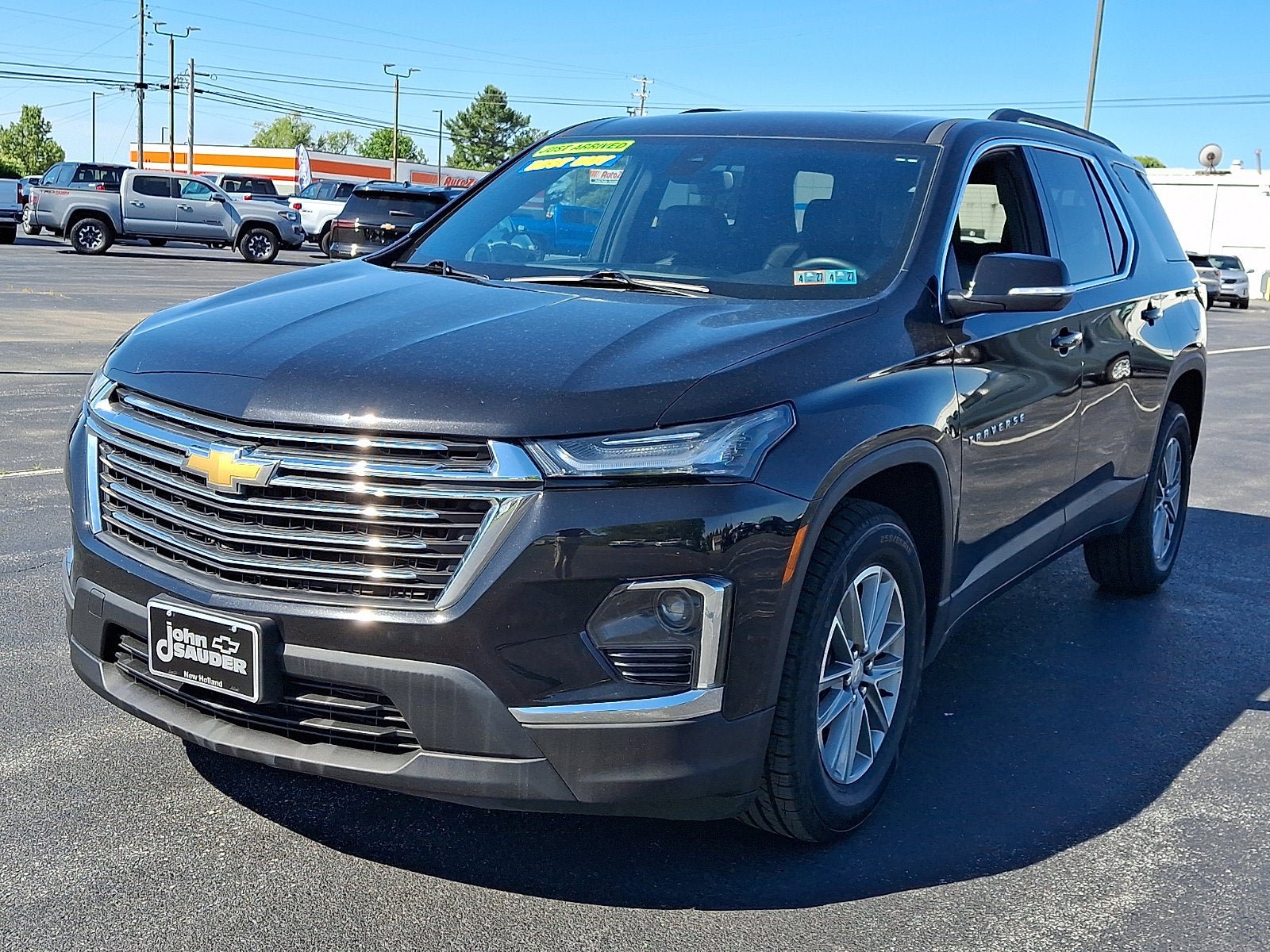 Used 2023 Chevrolet Traverse LT AWD/4WD image 3