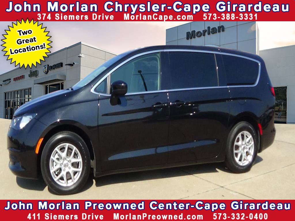 Used 2022 Chrysler Voyager LX image 1