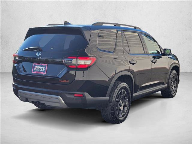 Used 2025 Honda Pilot TrailSport image 5