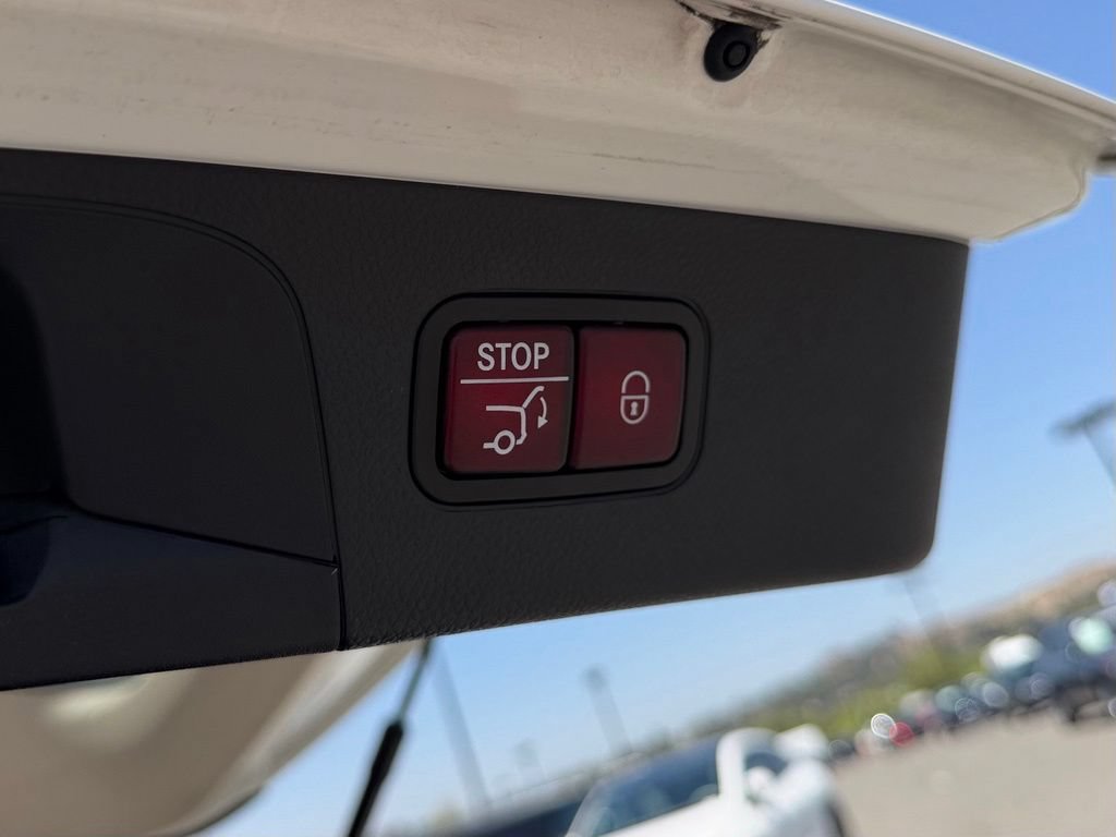 Used 2019 Mercedes-Benz GLC 300 4MATIC image 13
