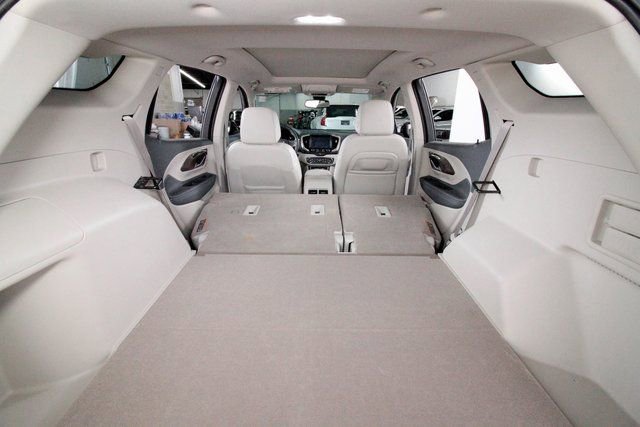 Used 2024 GMC Terrain Denali w/ Black Diamond Edition image 33