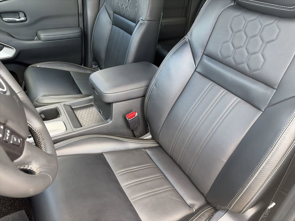 Used 2024 Nissan Frontier SL w/ Technology Package RWD image 12