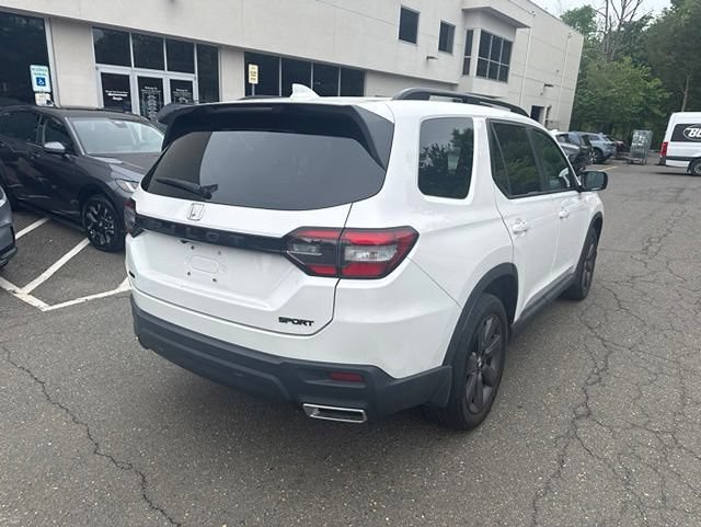 Used 2023 Honda Pilot Sport image 6