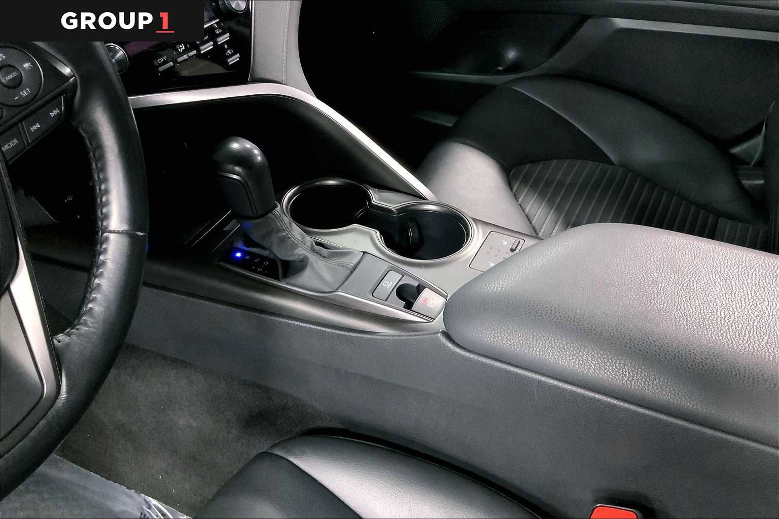 Used 2021 Toyota Camry SE w/ Cold Weather Package image 16