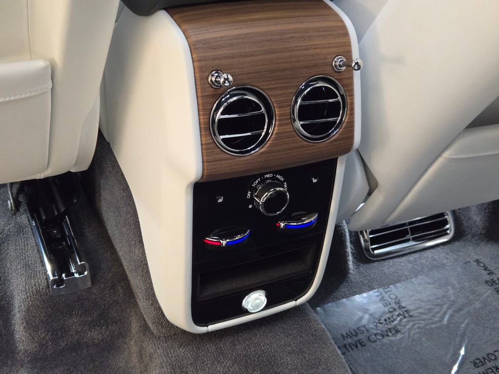 New 2026 Rolls-Royce Cullinan image 20