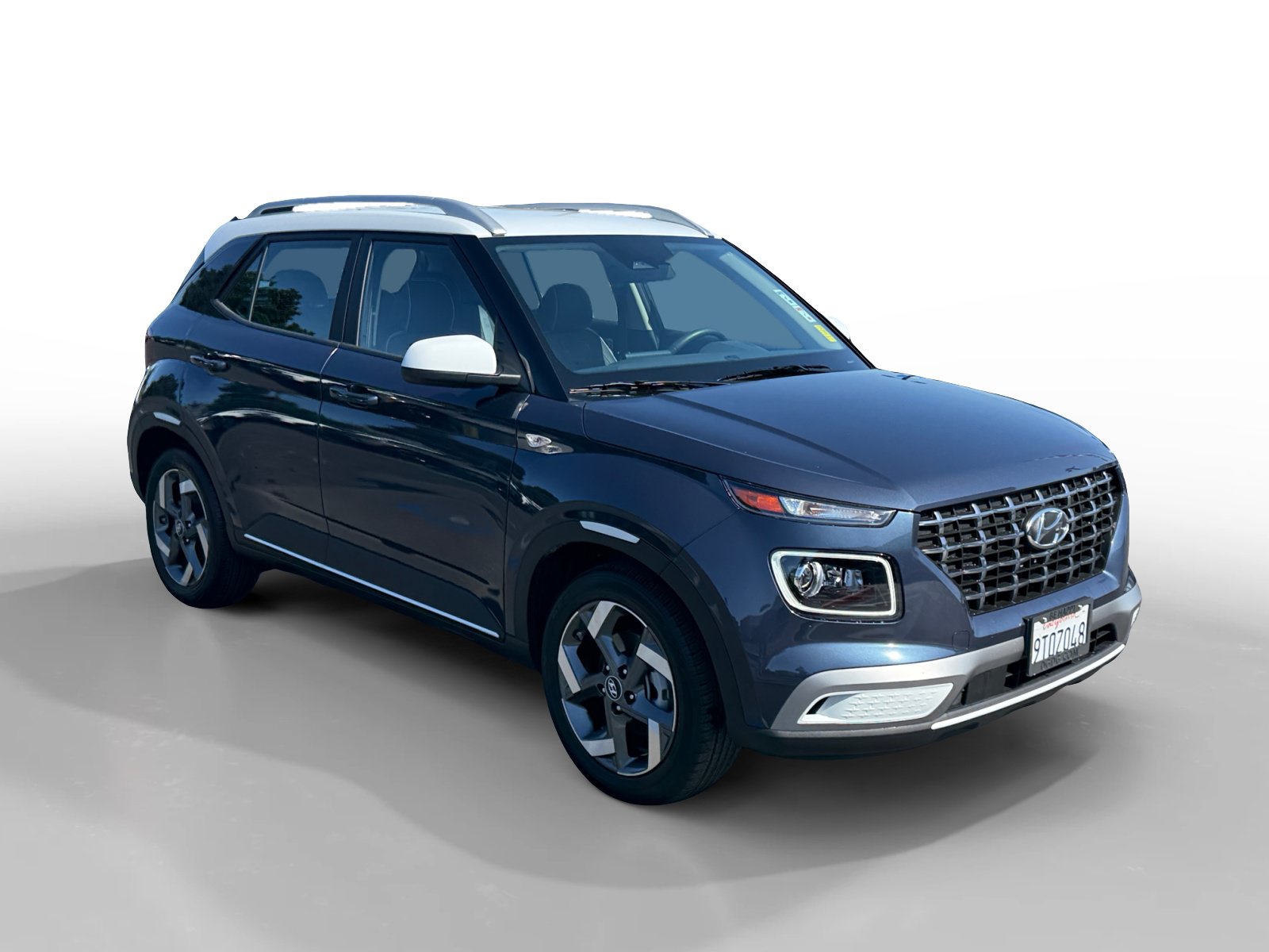 Certified 2025 Hyundai Venue Limited FWD image 7