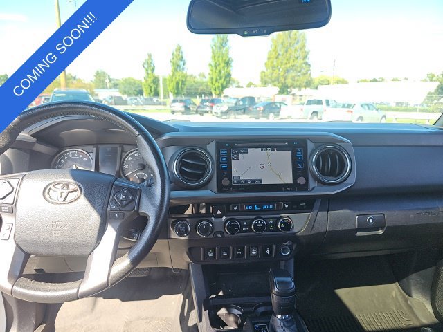Used 2017 Toyota Tacoma TRD Off-Road w/ Premium & Technology Package AWD/4WD image 11