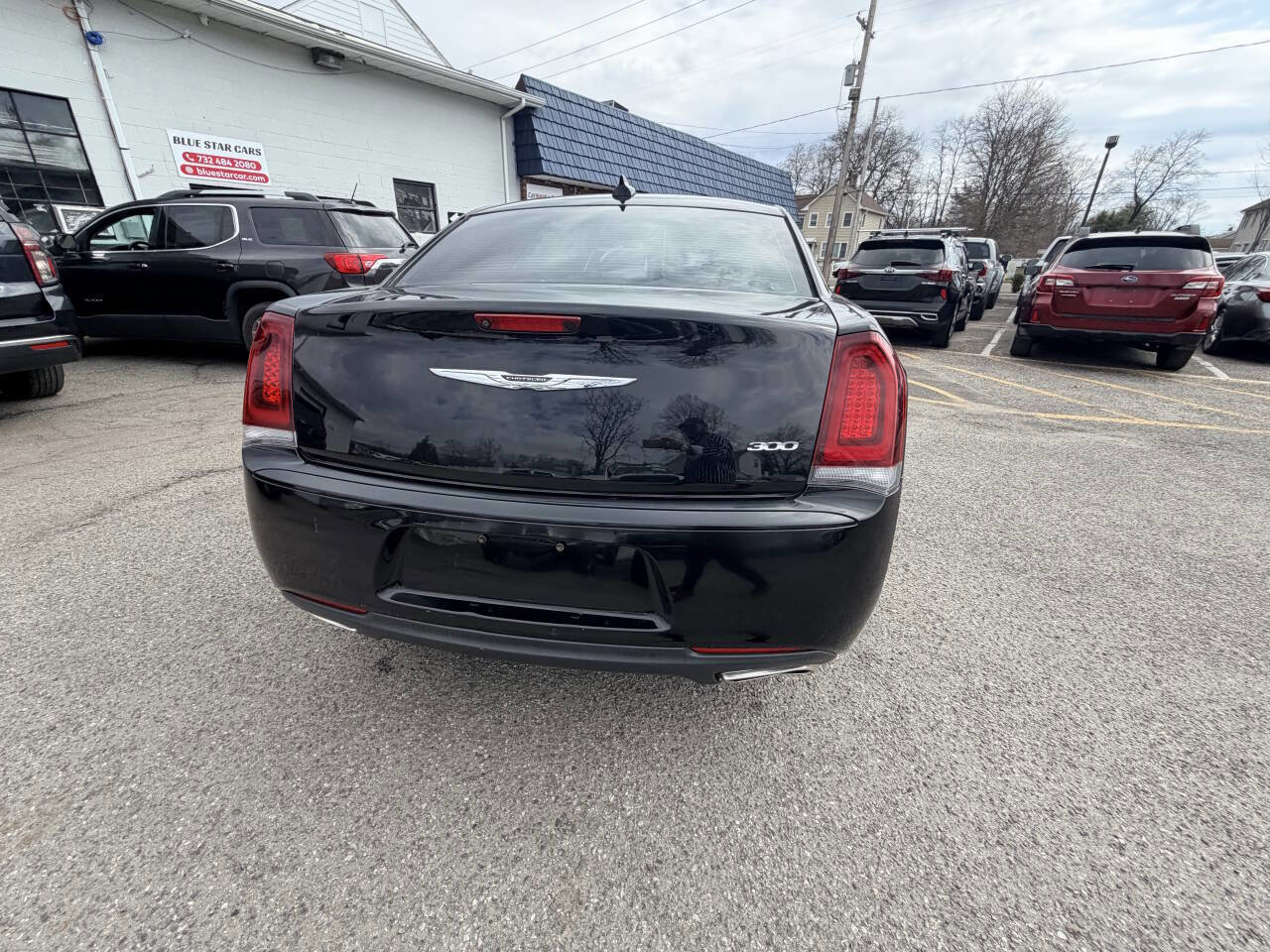 Used 2019 Chrysler 300 Touring w/ Sport Appearance Package image 7