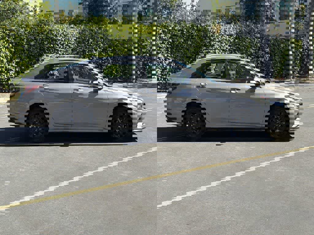 Used 2023 Hyundai Elantra SEL w/ Cargo Package image 7