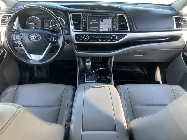 Used 2018 Toyota Highlander XLE AWD/4WD image 17