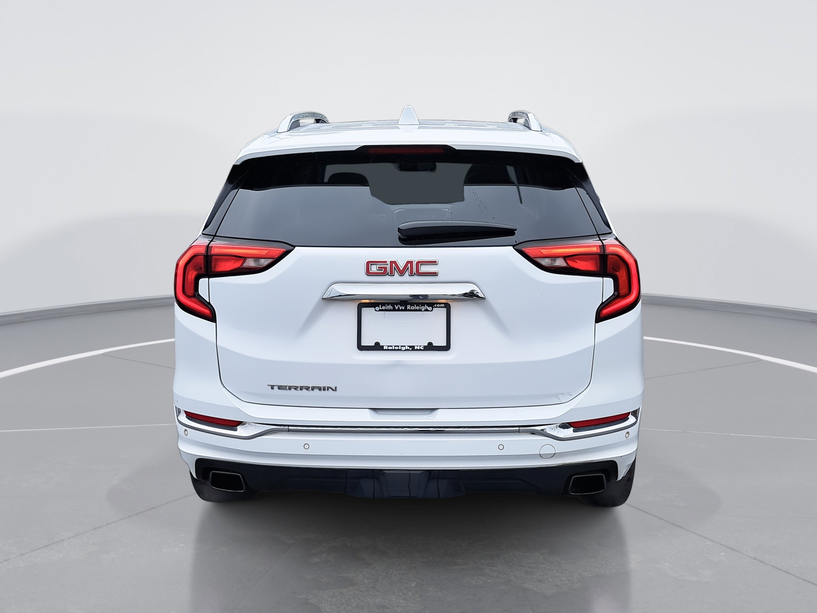 Used 2018 GMC Terrain Denali w/ Advanced Safety Package image 4