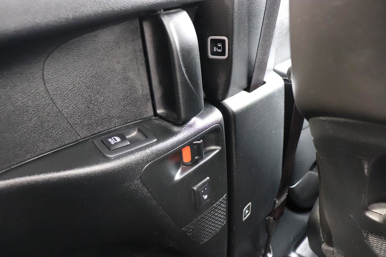 Used 2025 Chrysler Pacifica Limited image 27