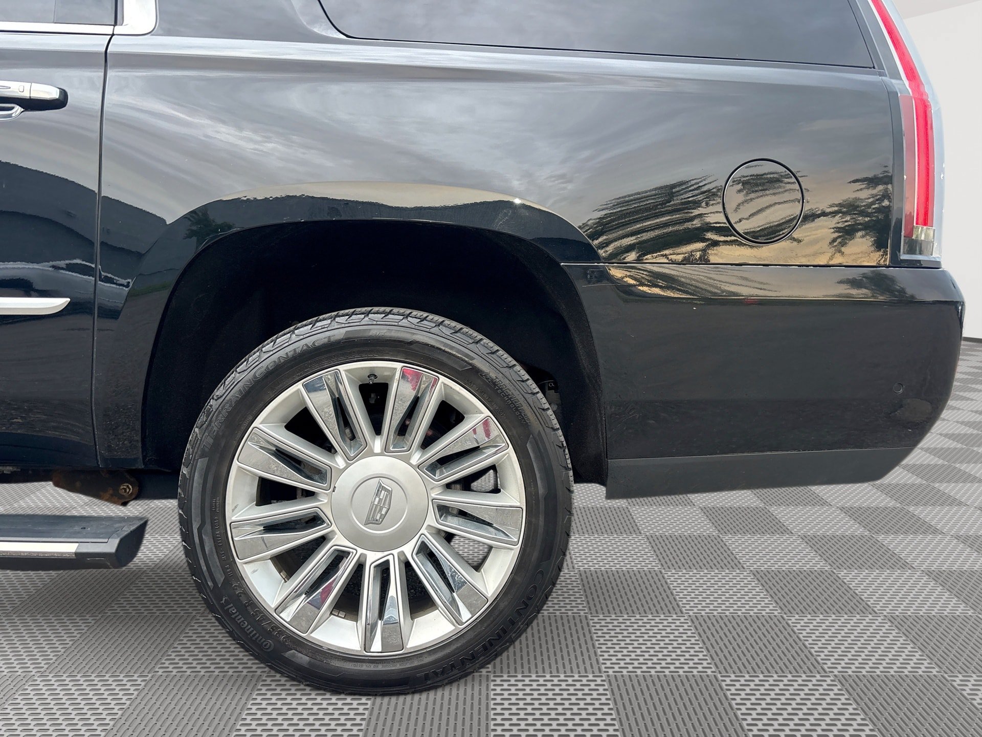 Used 2019 Cadillac Escalade ESV Platinum AWD/4WD image 26