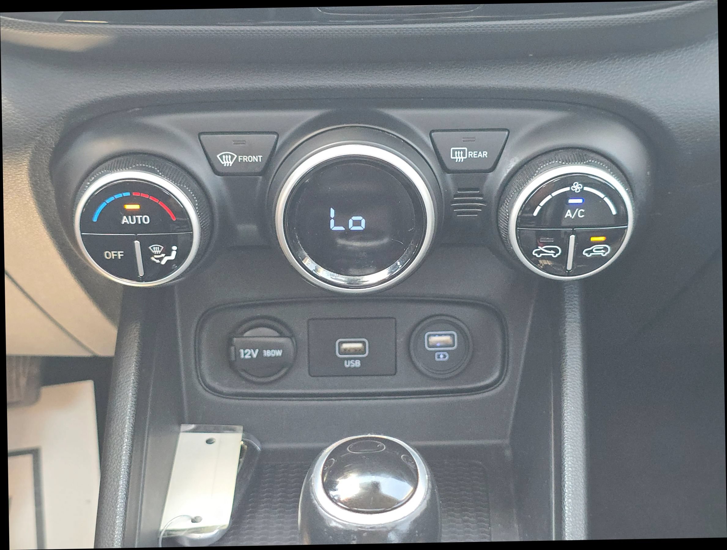 Used 2020 Hyundai Venue SEL w/ Convenience + Premium Package FWD image 30