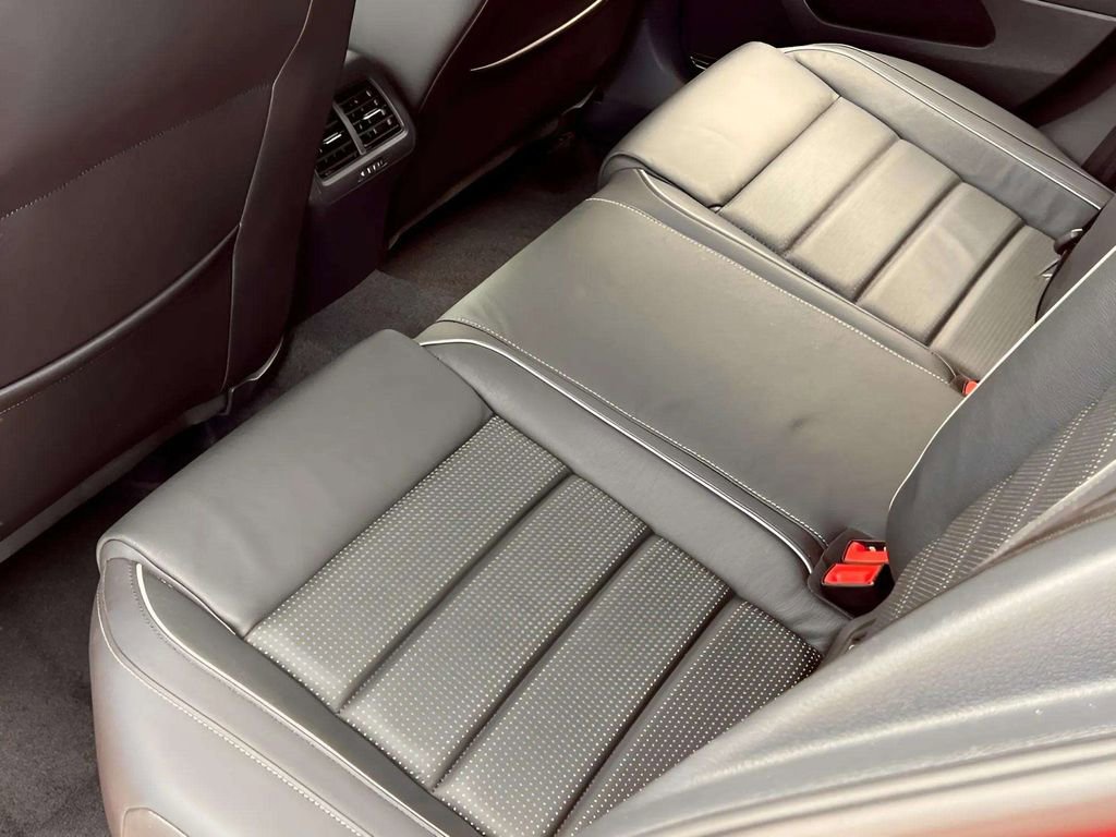 Used 2019 Volkswagen Golf R 4-Door image 10