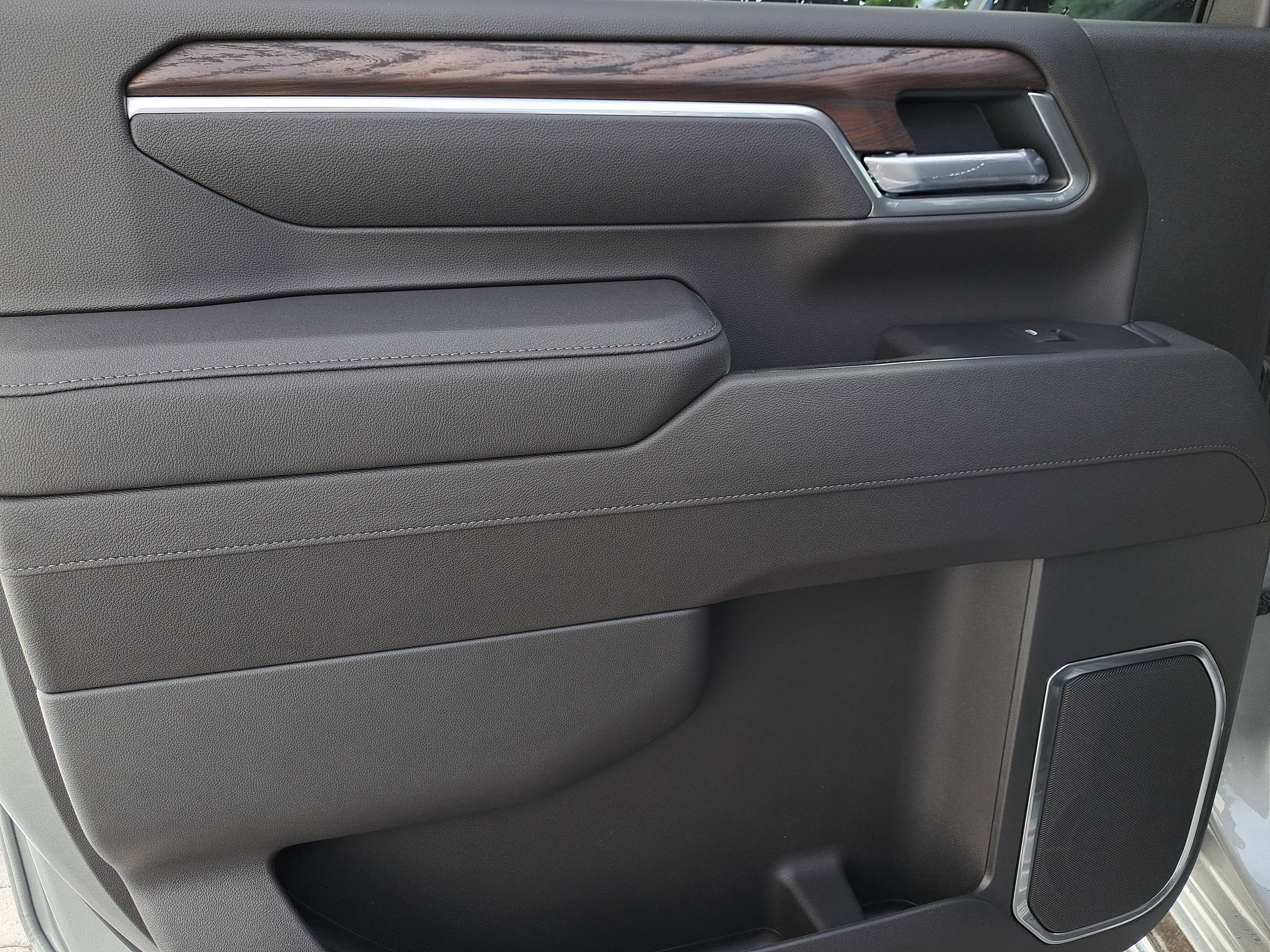 New 2025 GMC Sierra 2500 SLT w/ SLT Premium Package image 11