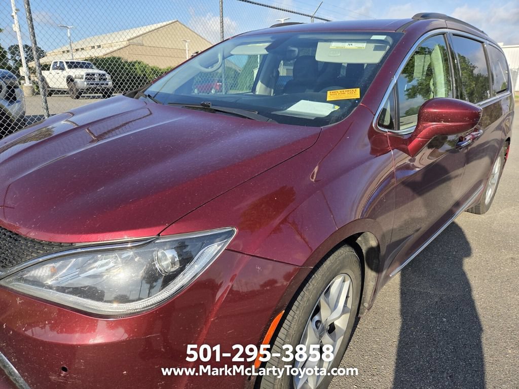 Used 2017 Chrysler Pacifica Touring-L FWD image 5