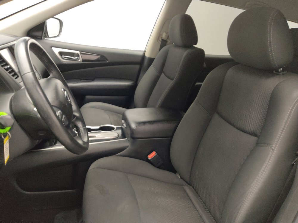 Used 2020 Nissan Pathfinder SV image 17