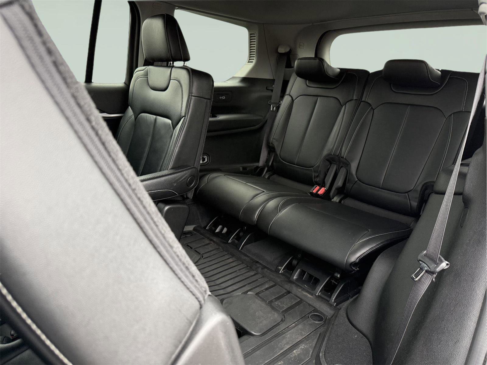 Used 2023 Jeep Grand Cherokee L Limited w/ Trailer Tow Group (B) image 23