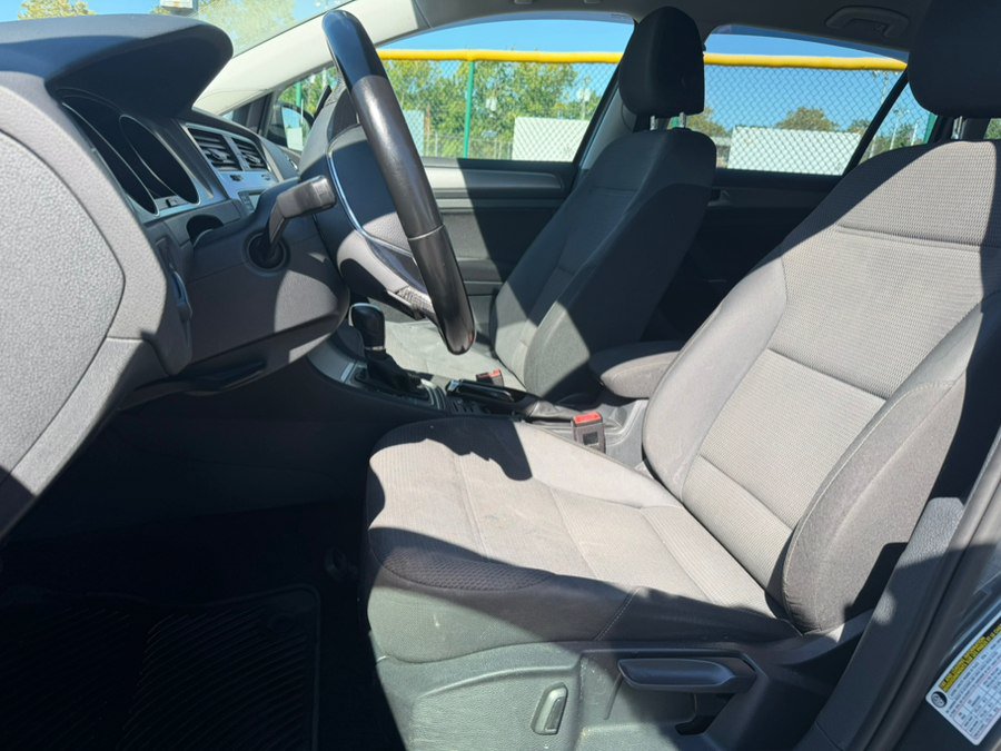 Used 2017 Volkswagen Golf S FWD image 9