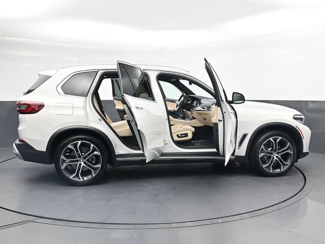 Used 2021 BMW X5 xDrive40i w/ Convenience Package AWD/4WD image 35
