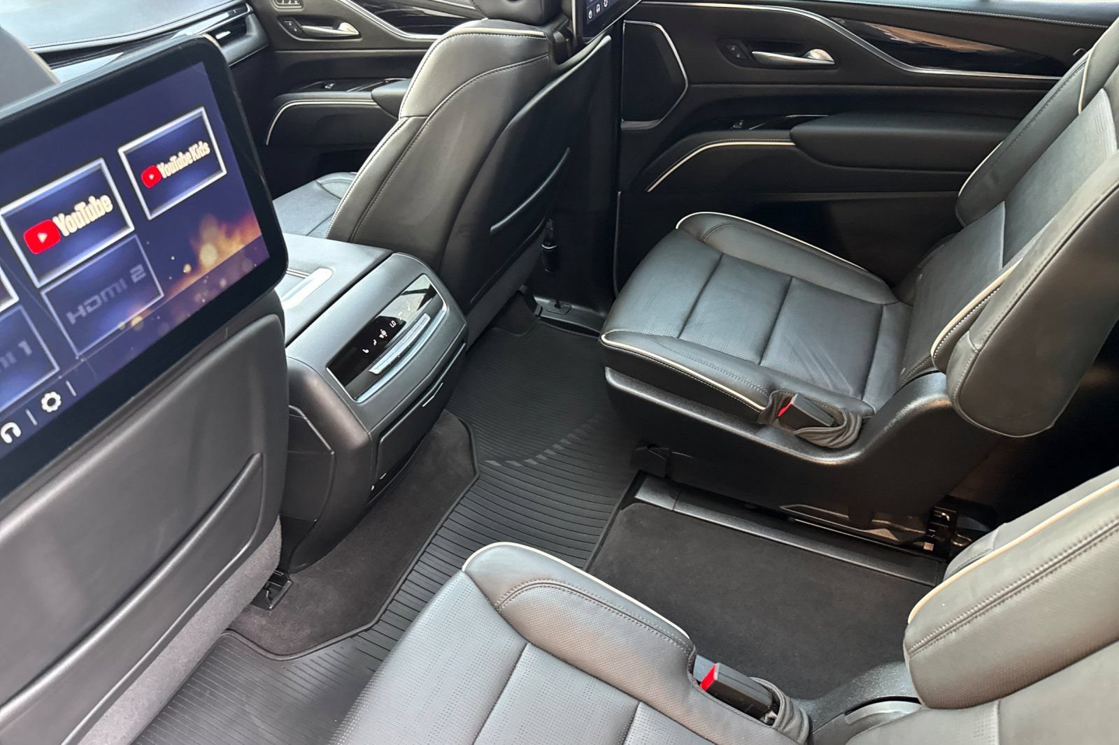 Used 2024 Cadillac Escalade Sport w/ LPO, ONYX Package AWD/4WD image 14