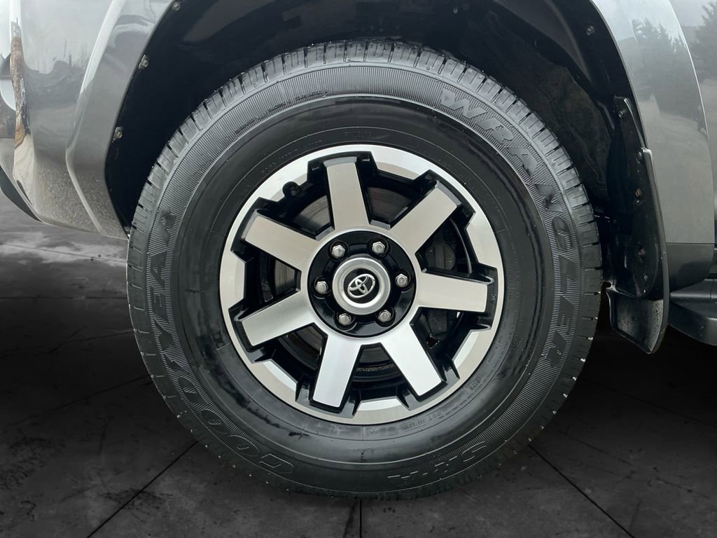 Certified 2022 Toyota 4Runner TRD Off-Road Premium image 16