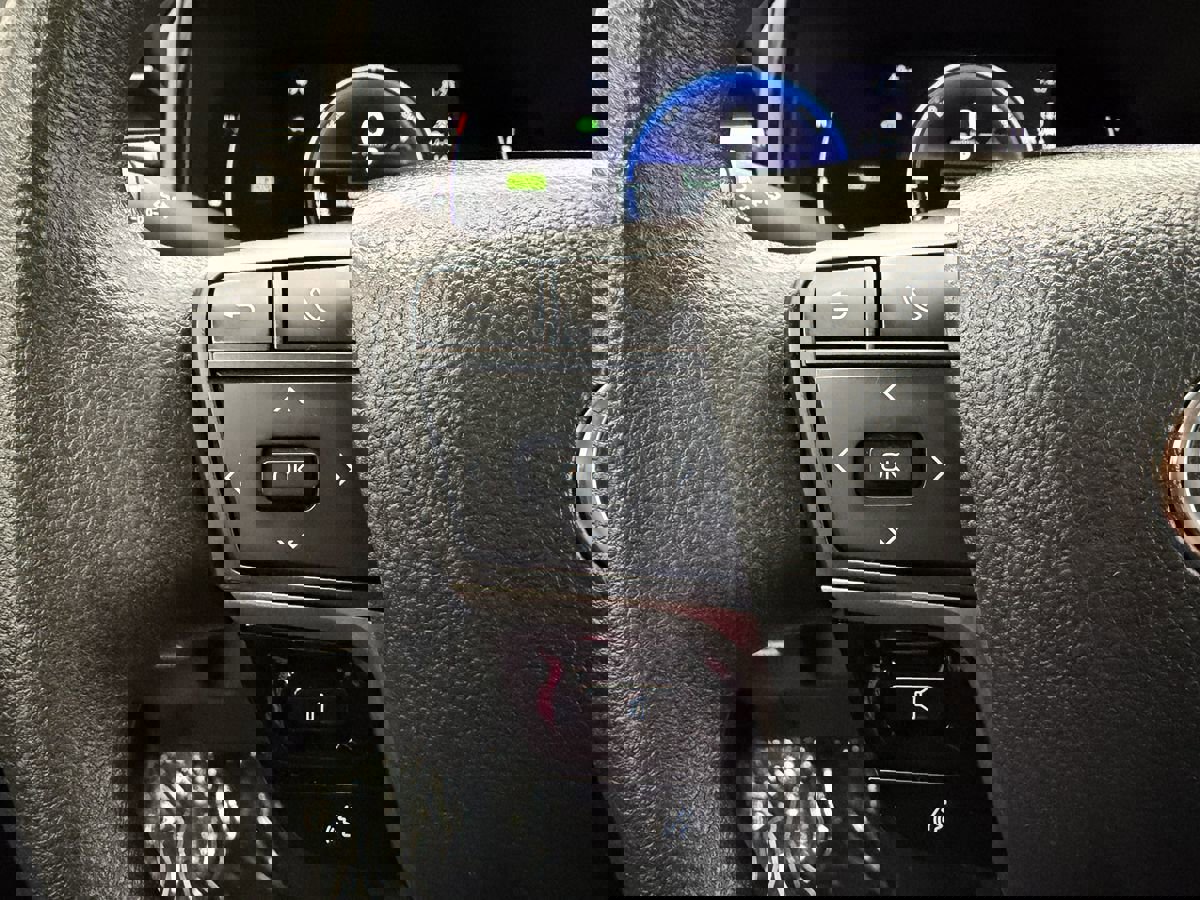 Used 2025 Toyota Camry LE image 14