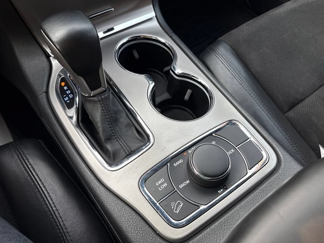 Used 2020 Jeep Grand Cherokee Altitude AWD/4WD image 17