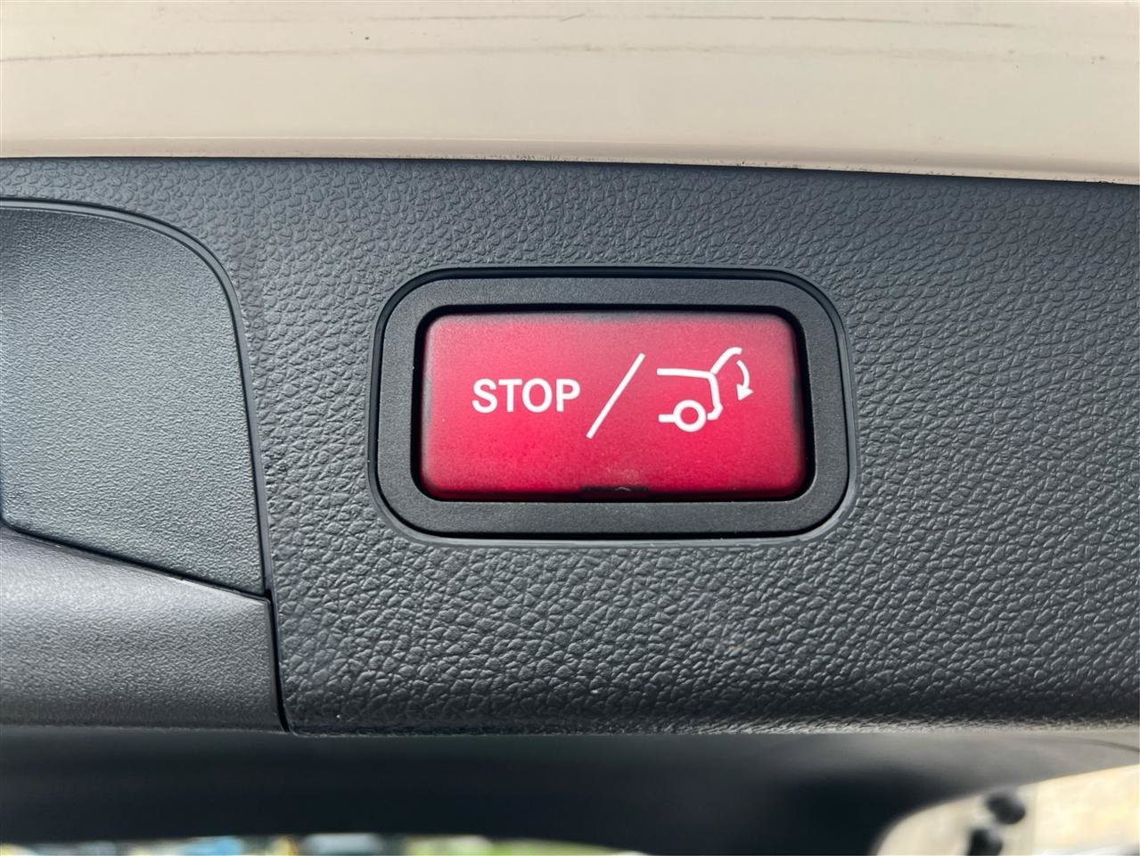 Used 2019 Mercedes-Benz GLC 300 4MATIC image 24