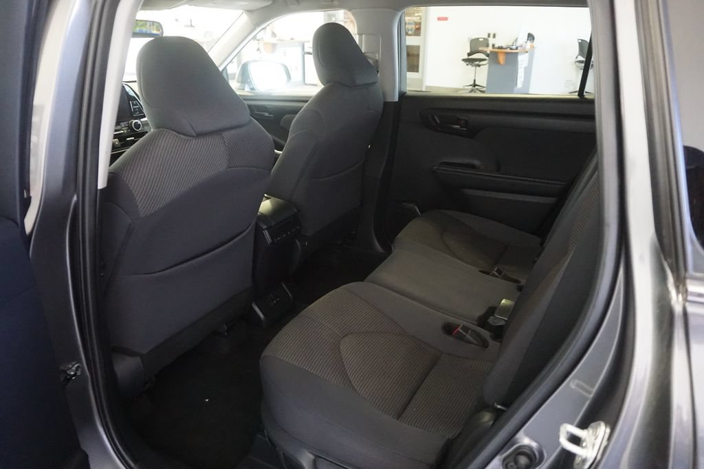 Certified 2024 Toyota Highlander LE FWD image 21