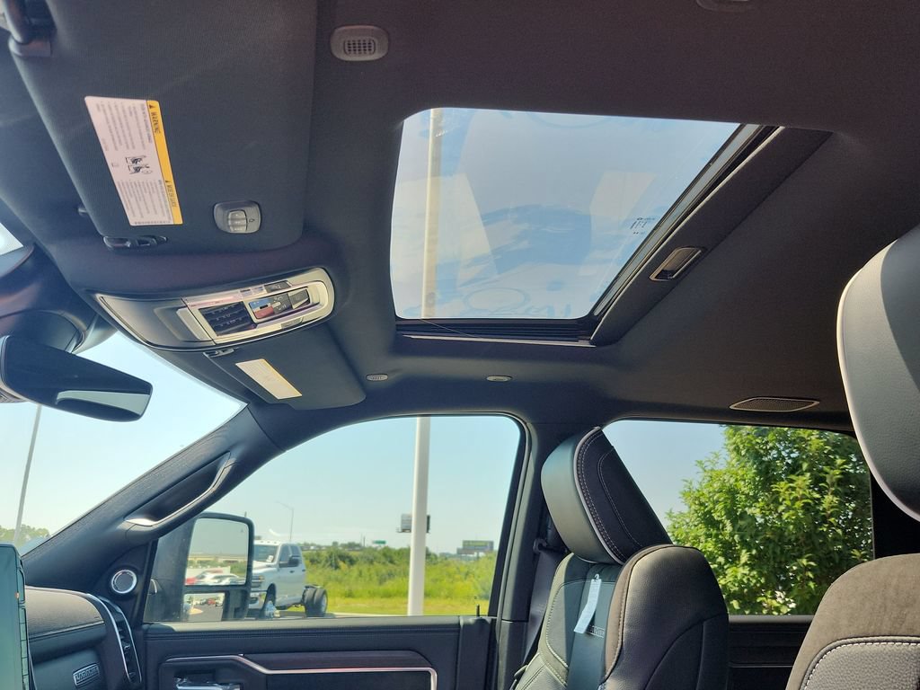 New 2026 RAM 3500 Laramie AWD/4WD image 21