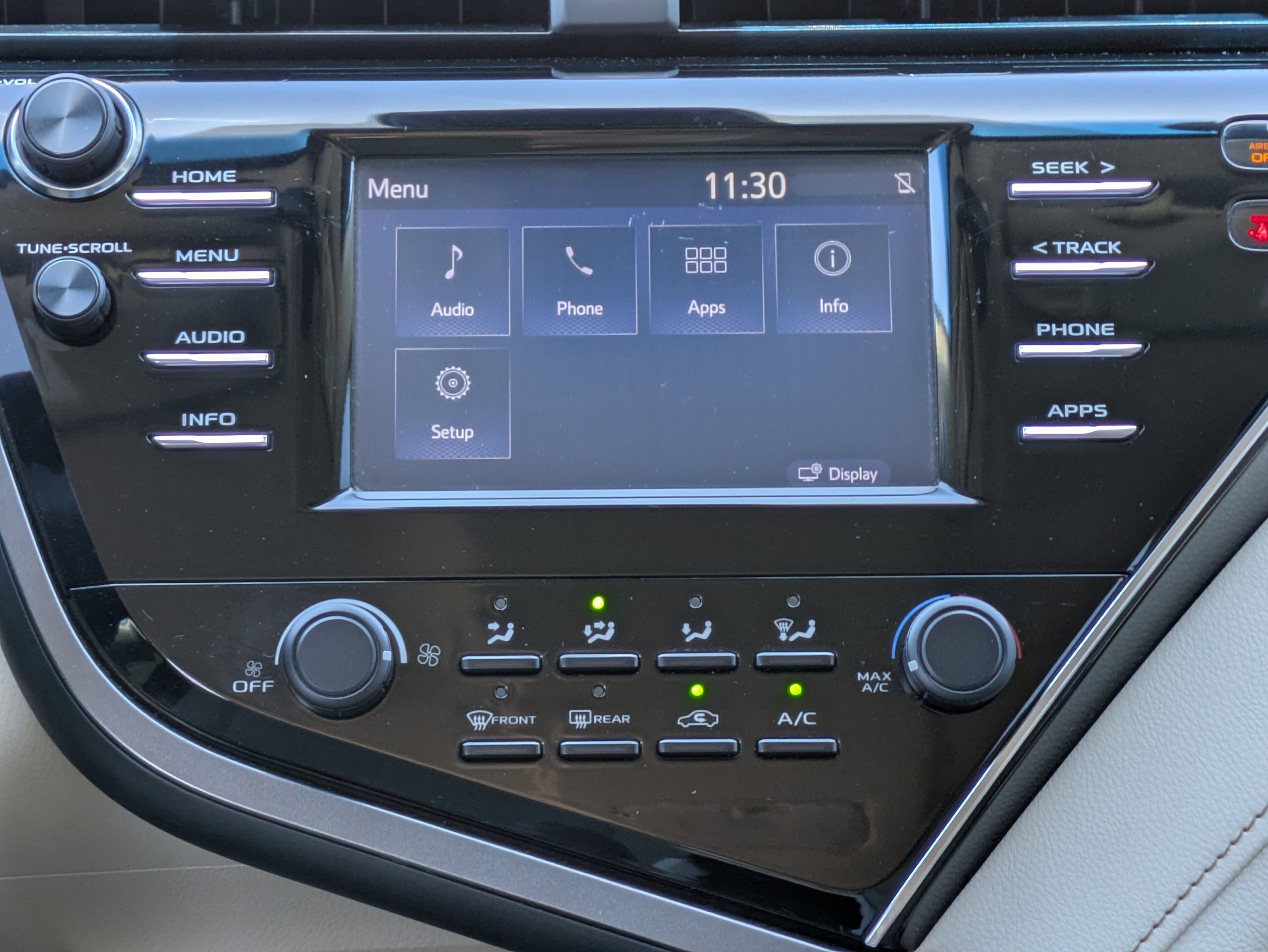 Used 2018 Toyota Camry LE FWD image 14