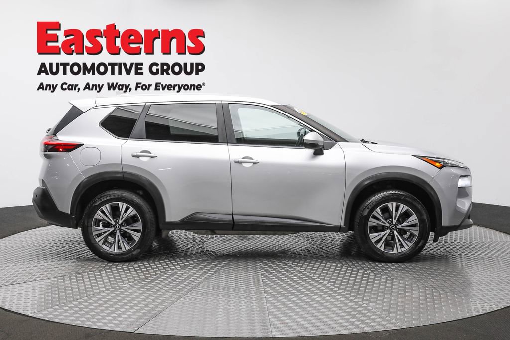 Used 2022 Nissan Rogue SV image 4