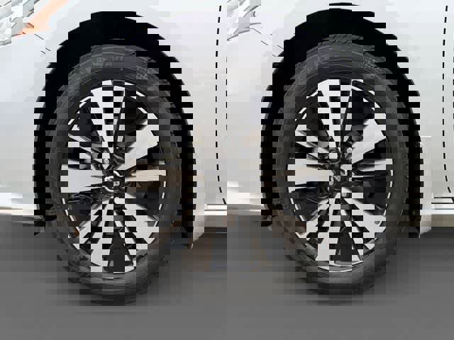 Used 2022 Nissan Altima 2.5 SV w/ SV Premium Package image 9