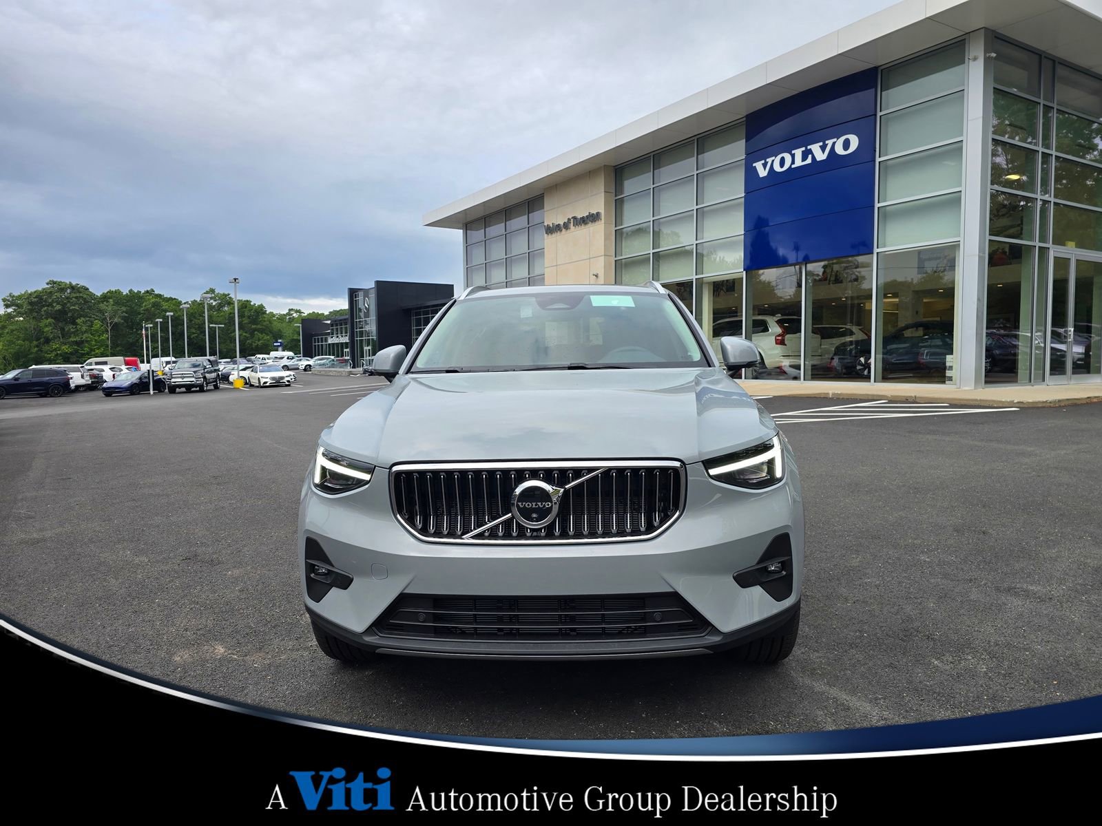 Used 2025 Volvo XC40 B5 Plus w/ Protection Package Premier image 3