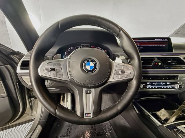 Used 2022 BMW 740i w/ M Sport Package RWD image 12