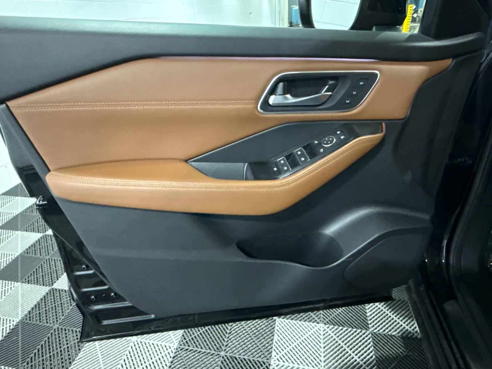Certified 2024 Nissan Rogue Platinum AWD/4WD image 28
